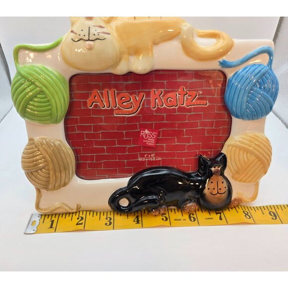 Vintage Russ Alley Katz Ceramic Picture Frame 3D Cats with Yarn Boader 4x6 - Picture 6 of 7